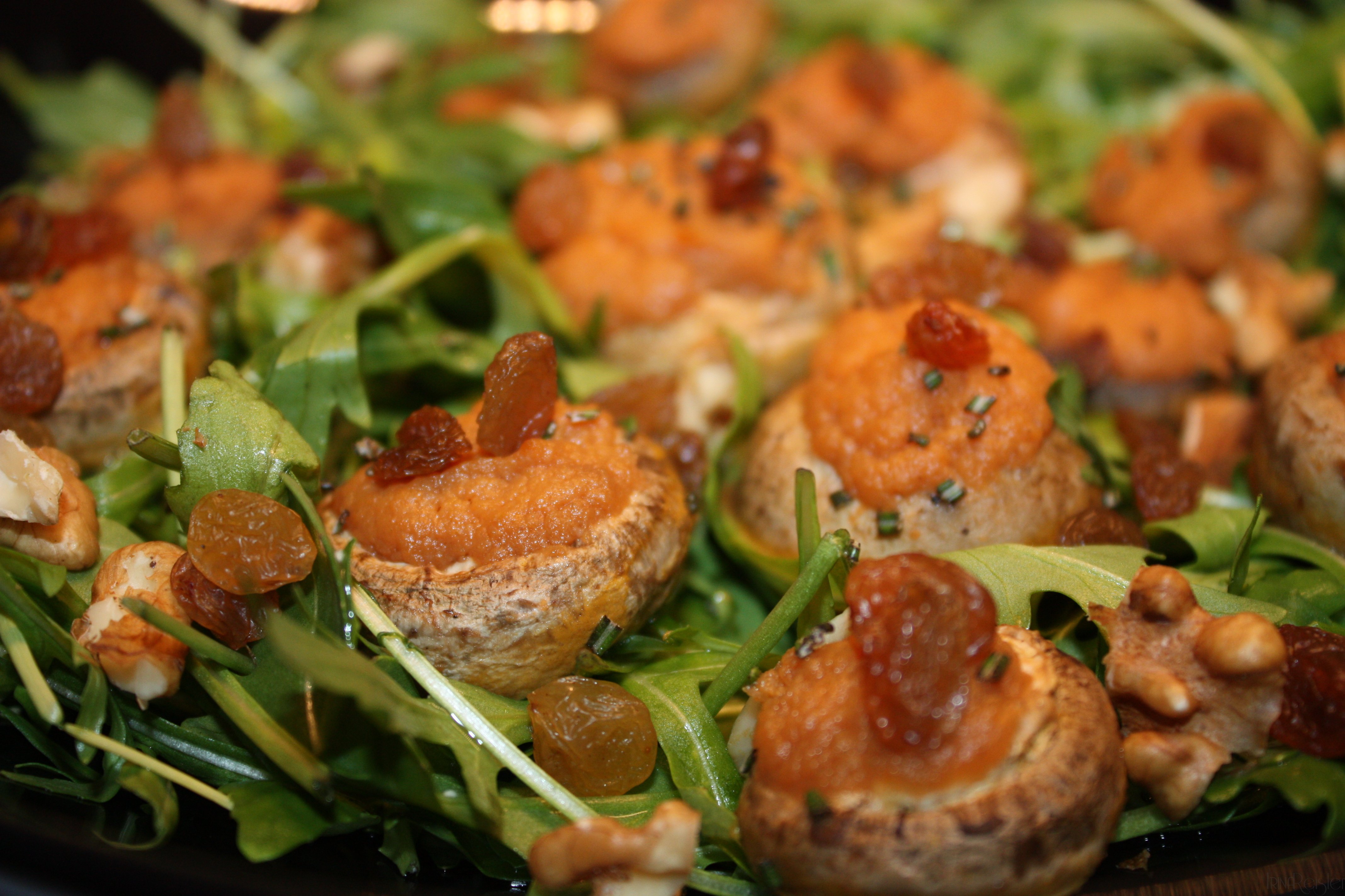 CIUPERCI PE PAT DE RUCOLA